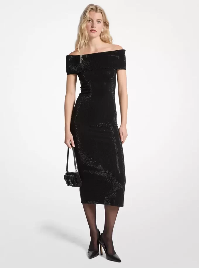 Verziertes schulterfreies Stretch-Strickkleid