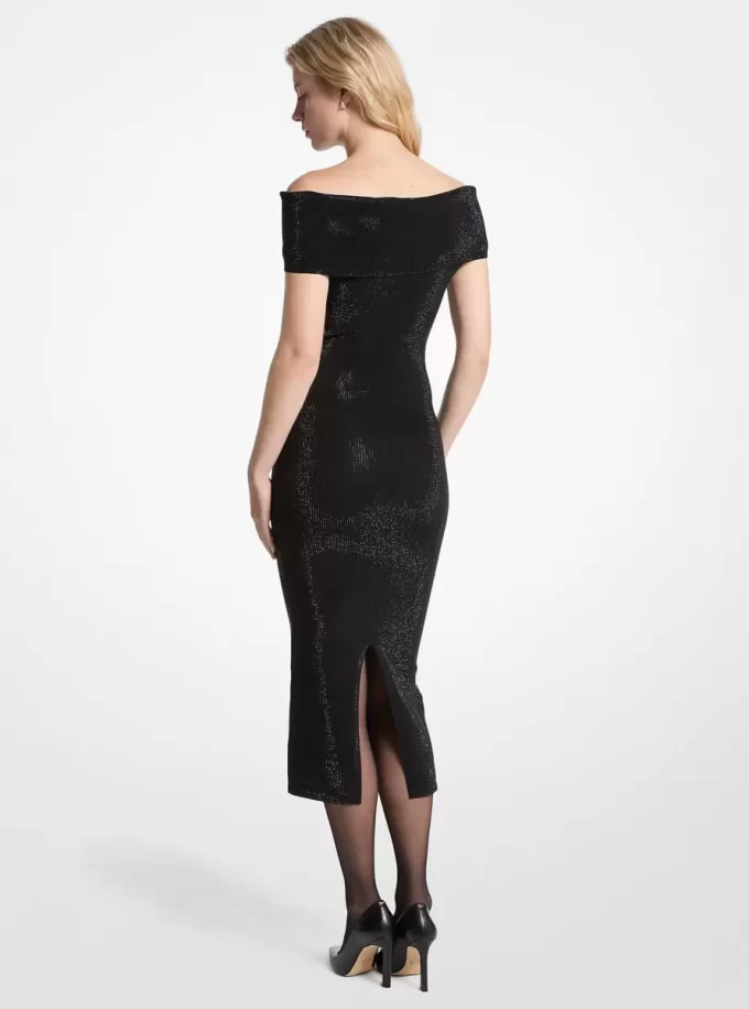 Verziertes schulterfreies Stretch-Strickkleid