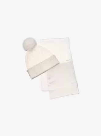 Verziertes Strickmützen- und Schal-Set